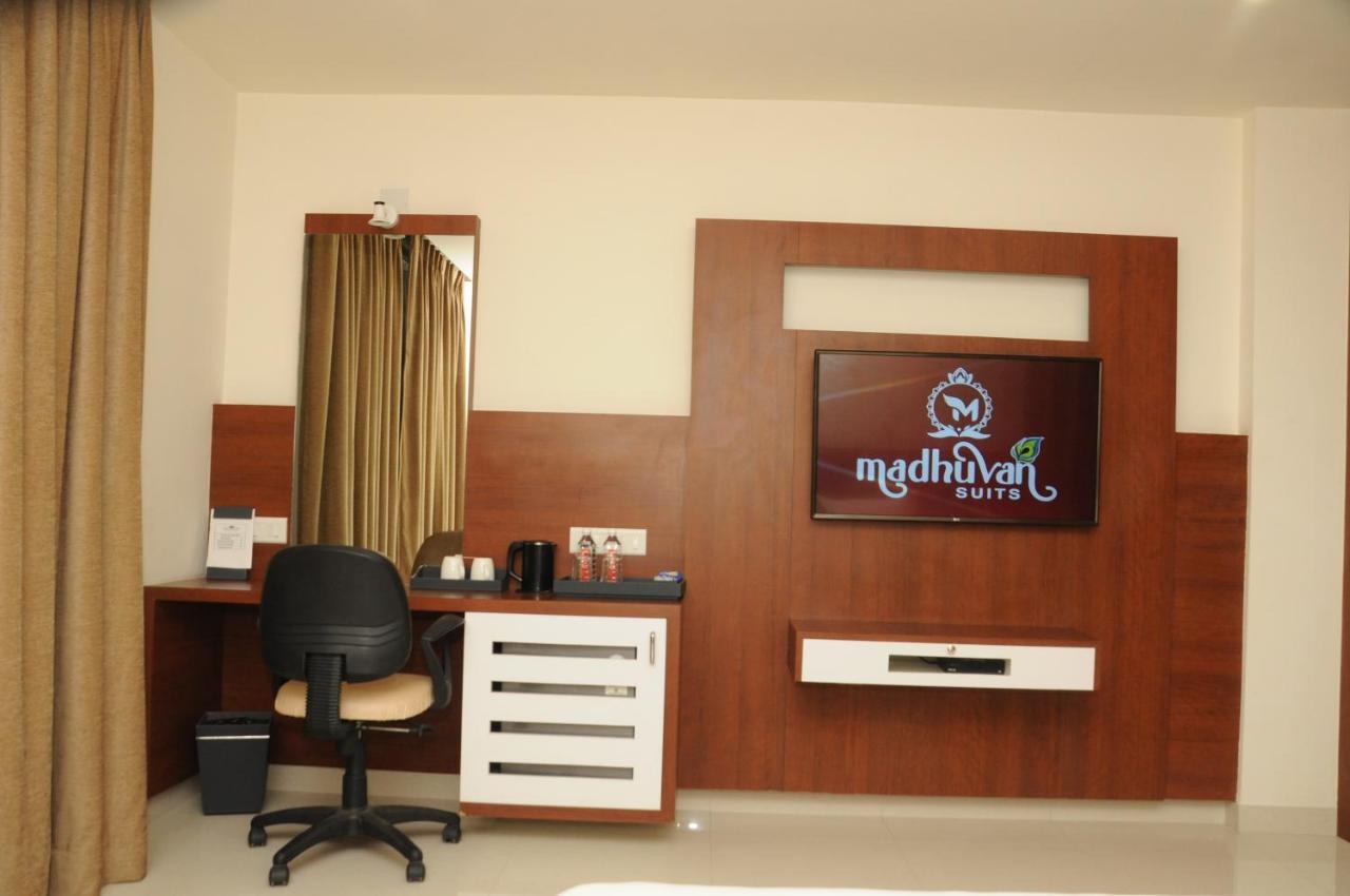 Daksh The Madhuvan Suites Dwarka Exterior foto