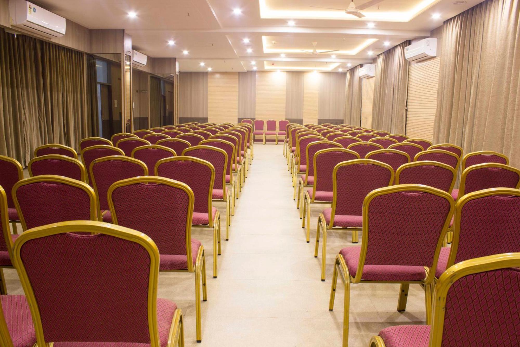 Daksh The Madhuvan Suites Dwarka Exterior foto